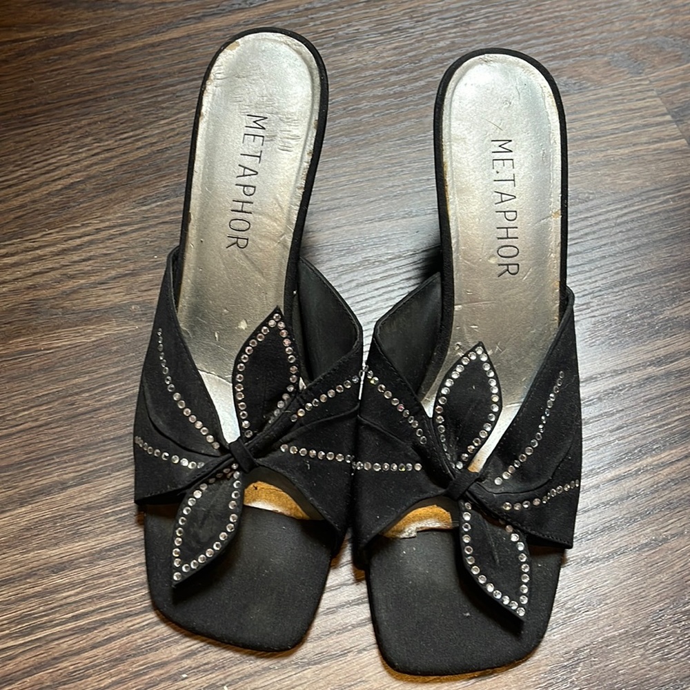 Metaphor open toe rhinestone studded twist black heels sz 9